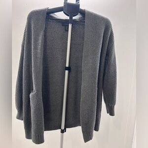 Tahari Cardigan Medium